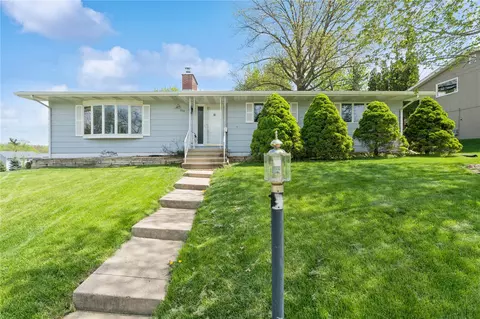 320 Eastland Dr SE, Cedar Rapids, IA 52403