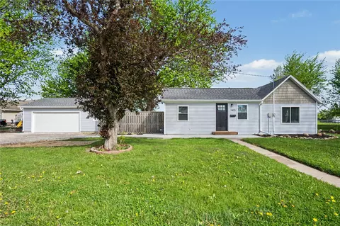 1403 W 3rd St, Vinton, IA 52349