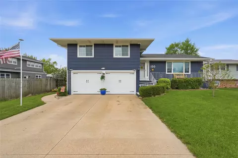120 28th St, Marion, IA 52302