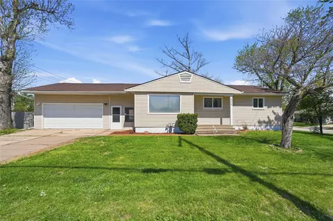 900 Old Marion Rd NE, Cedar Rapids, IA 52402