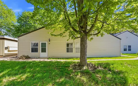 1220 Village Rd #16, Iowa City, IA 52240