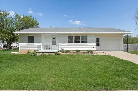 406 W 1st St, Mechanicsville, IA 52306