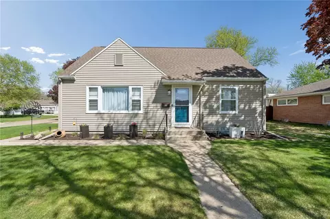 500 31st St SE, Cedar Rapids, IA 52402