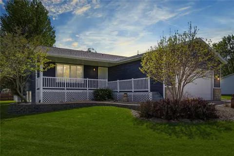 711 Grant St, Walker, IA 52352