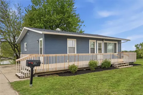 5700 Colorado Dr SW, Cedar Rapids, IA 52404
