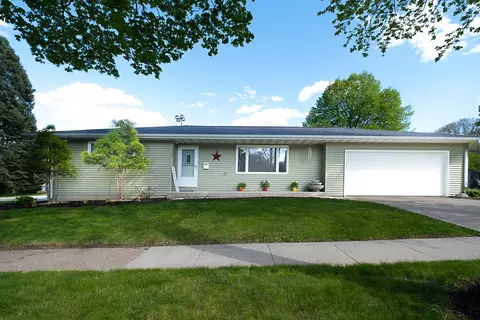 316 3rd Ave NW, Mount Vernon, IA 52314