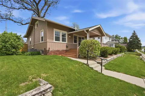 1614 J Ave NE, Cedar Rapids, IA 52402