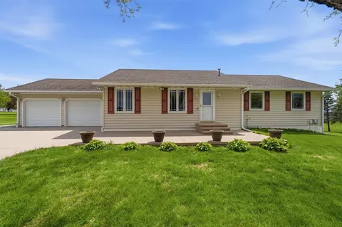 1822 Somerset Dr, Marion, IA 52302