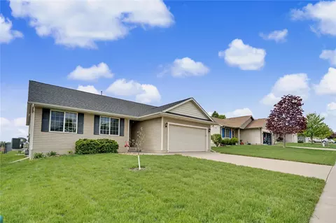 1221 Prairie Rose Dr SW, Cedar Rapids, IA 52404