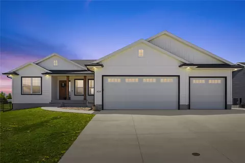 404 Donald Dr, Alburnett, IA 52202