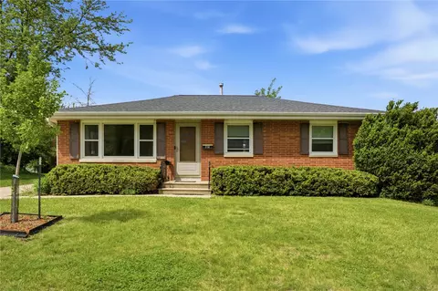 2132 Larry Dr NE, Cedar Rapids, IA 52402