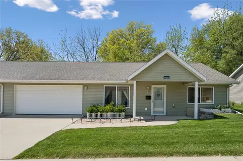 2748 O Ave NW #B, Cedar Rapids, IA 52405