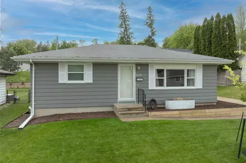 2101 Larry Dr NE, Cedar Rapids, IA 52402