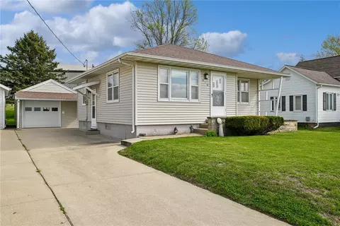 618 Evergreen St, Norway, IA 52318