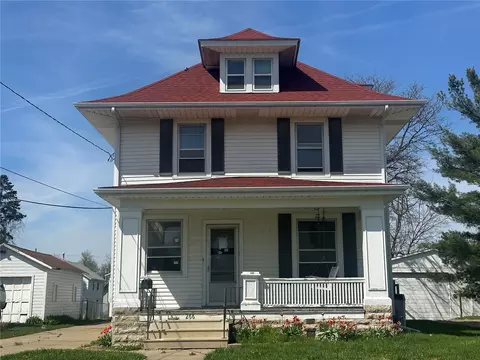 266 24th Ave SW, Cedar Rapids, IA 52404