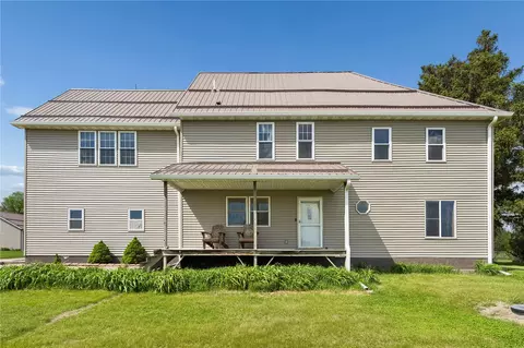 2375 55th Street Dr, Vinton, IA 52349