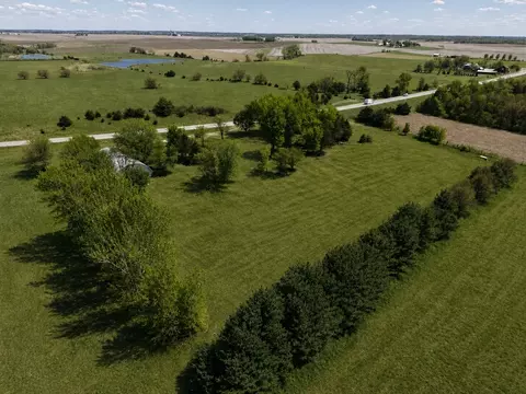 5515 24th Ave Dr, Vinton, IA 52349