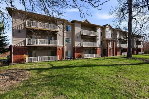 420 N 1st Ave #305, Iowa City, IA 52245