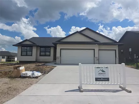 6279 Glenwood Dr, Marion, IA 52302