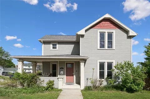 387 11th St, Marion, IA 52302
