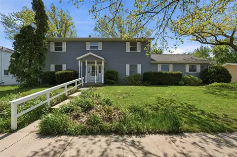 3051 28th Ave, Marion, IA 52302
