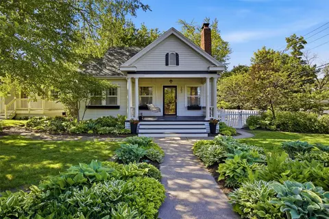 203 25th St Dr SE, Cedar Rapids, IA 52403