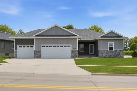 1030 Pheasant Ln, North Liberty, IA 52317