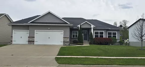 1217 Rolling Glen Dr, Marion, IA 52302