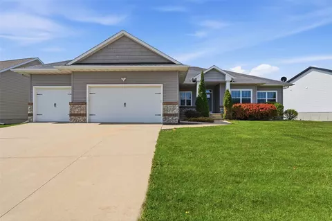 1217 Rolling Glen Dr, Marion, IA 52302