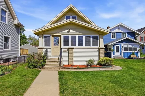 231 Highland Dr NW, Cedar Rapids, IA 52405