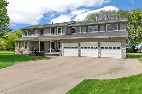 8506 Federalist Rd, Marion, IA 52302