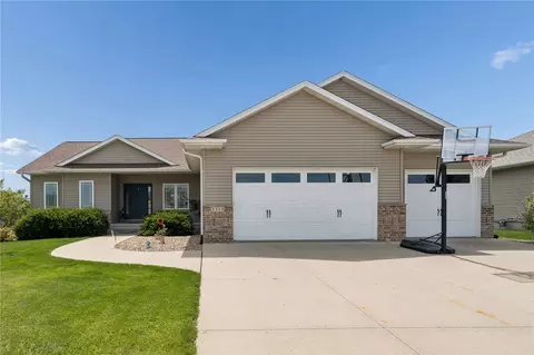 3215 Stanley Cup Dr, Marion, IA 52302