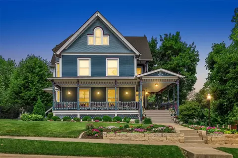 205 2nd Ave NW, Mount Vernon, IA 52314