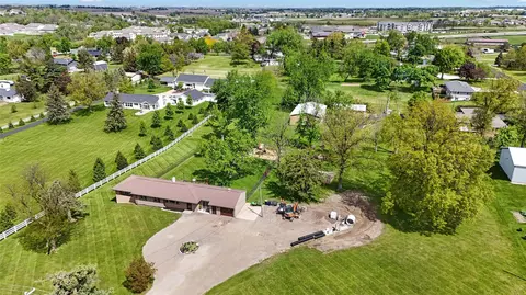5808 Beverly Rd SW, Cedar Rapids, IA 52404