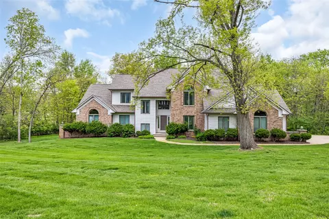 4850 Autumn Dr NE, Cedar Rapids, IA 52411