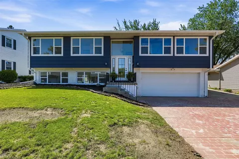 1195 Mcgowan Blvd, Marion, IA 52302