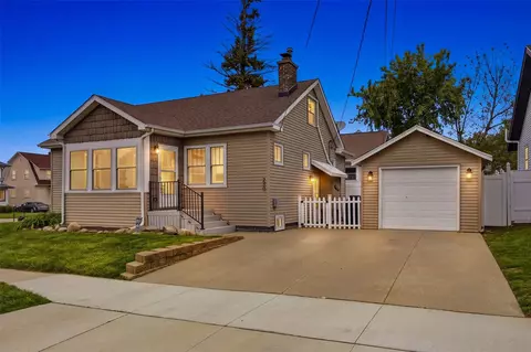 330 24th St NE, Cedar Rapids, IA 52402