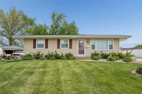 1840 Daleview Dr, Marion, IA 52302