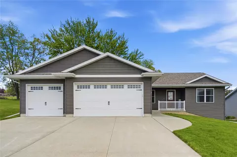 735 Breckenridge Dr, Monticello, IA 52310