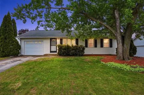 1715 Northbrook Dr NE, Cedar Rapids, IA 52402