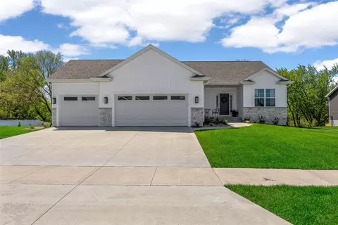 329 Mccarran Ave NE, Cedar Rapids, IA 52402