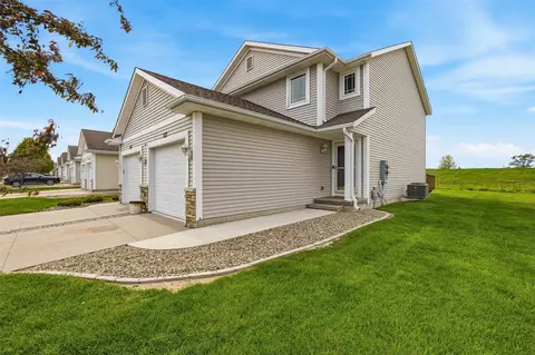 575 Bent Creek Dr, Marion, IA 52302