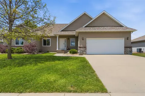 2705 44th St, Marion, IA 52302