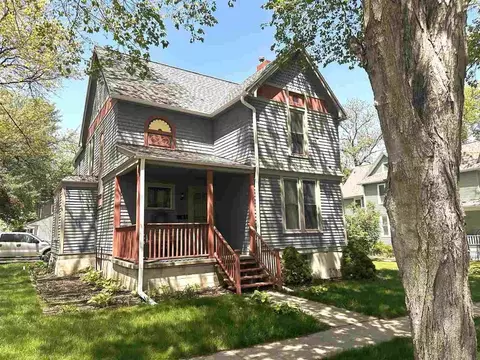 201 7th Ave NW, Mount Vernon, IA 52314