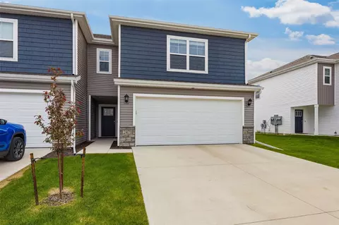 2471 Chloe Ln, Hiawatha, IA 52233