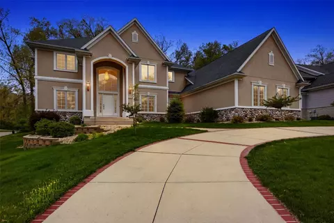 4402 Oak Leaf Ct NE, Cedar Rapids, IA 52411