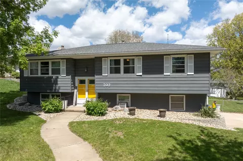 702 Fernwood Dr NE, Cedar Rapids, IA 52402