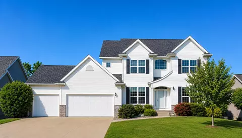 3137 Brookfield Dr, Marion, IA 52302
