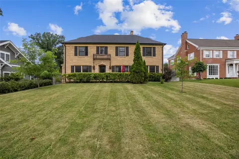 2144 Grande Ave SE, Cedar Rapids, IA 52403