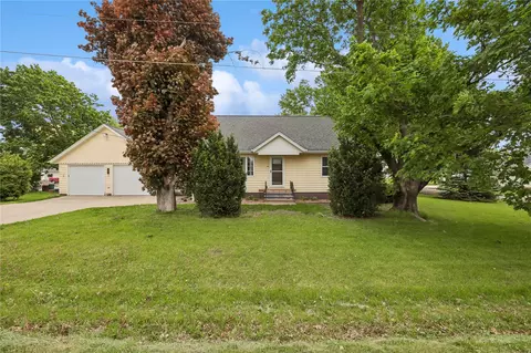 74 Essex Ave SW, Swisher, IA 52338